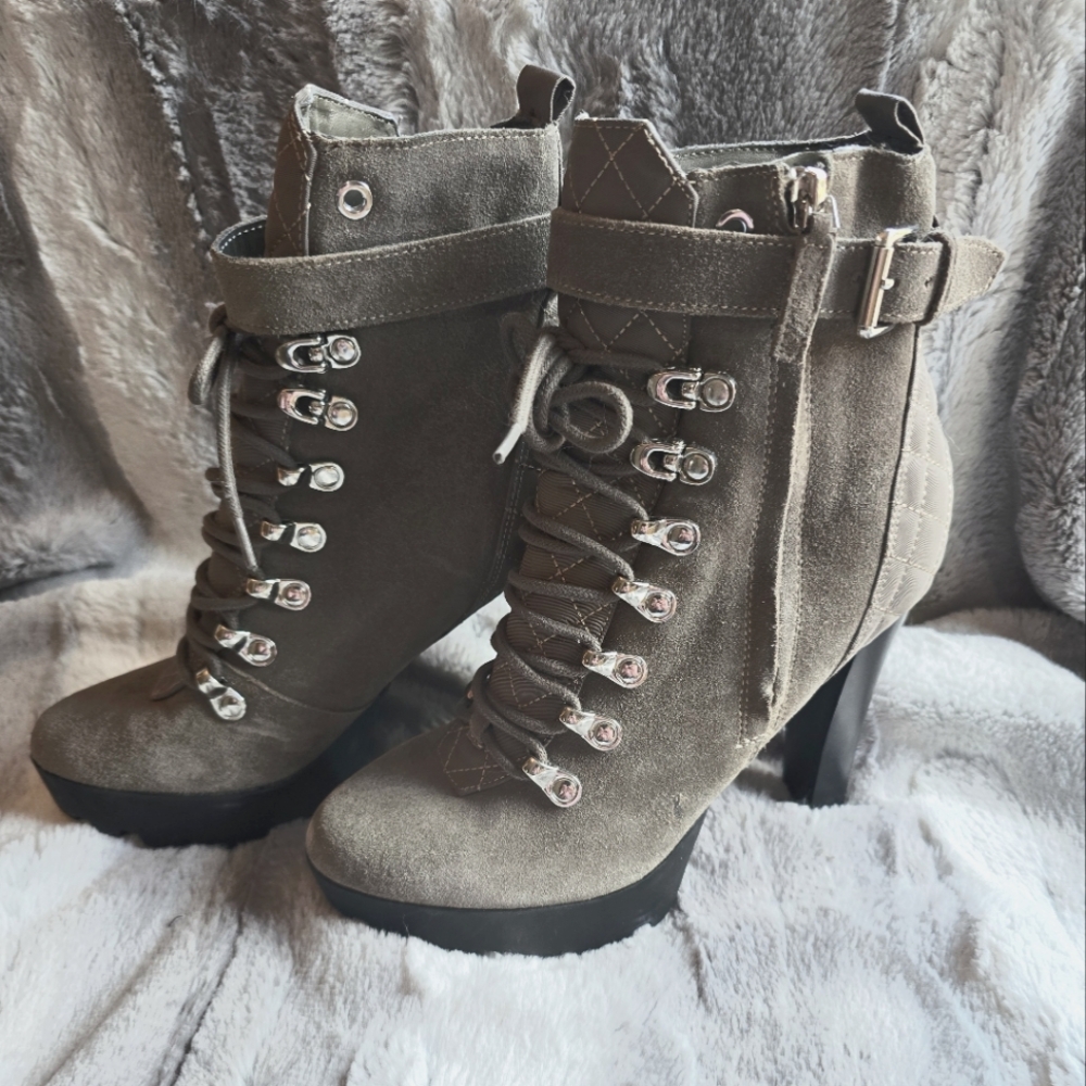NWOT GUESS Booties - Picture 1 of 8